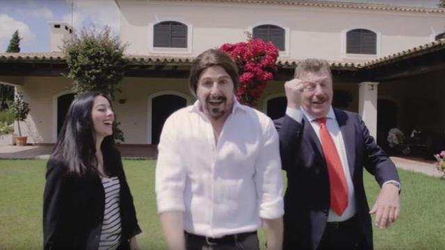 Fotograma de la parodia.