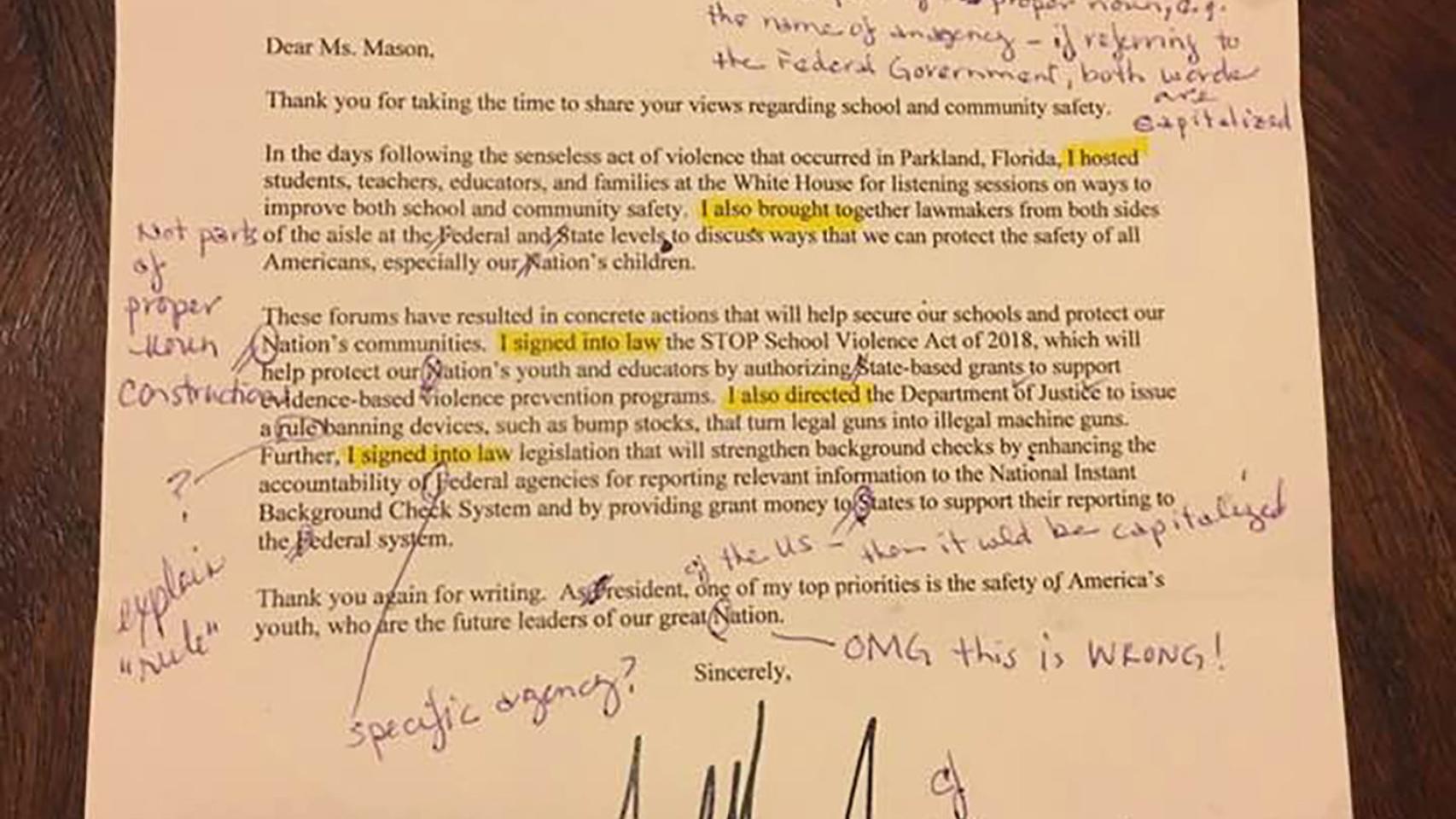 La carta corregida por la profesora.