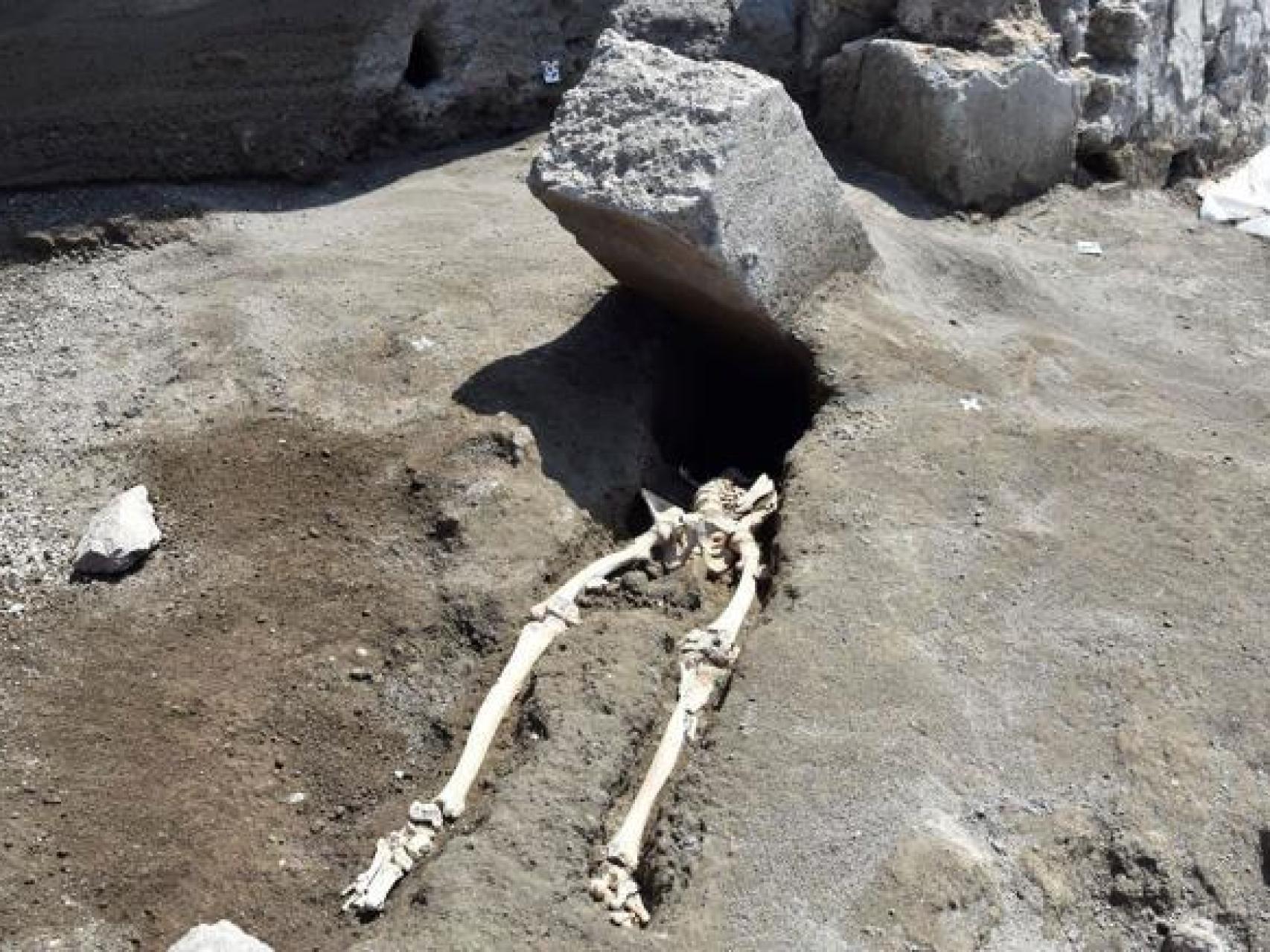 Hallazgo del cuerpo de la víctima decapitada.