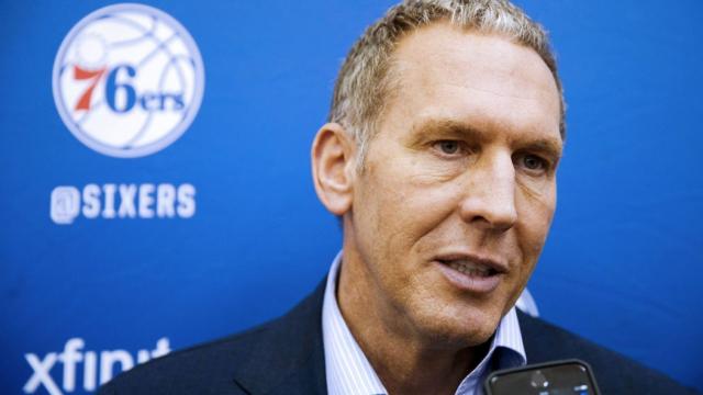 Bryan Colangelo es investigado por su uso sospechoso de Twitter.