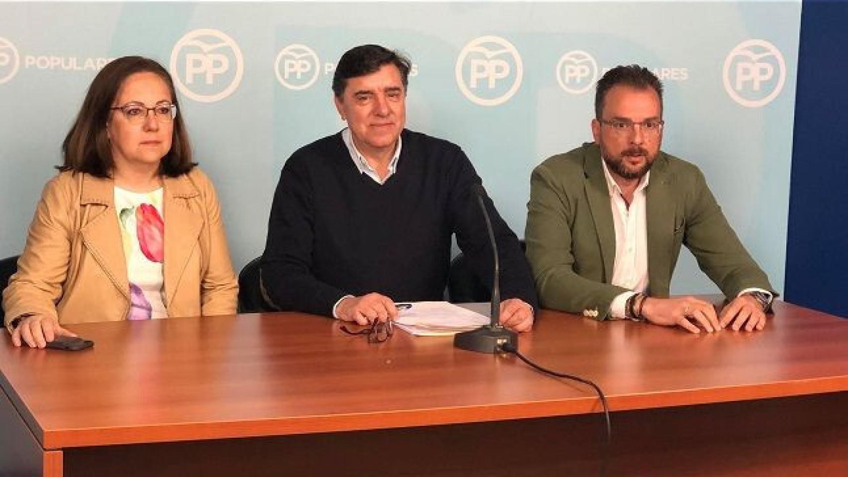 María Jesús Moro, José Antonio Bermúdez de Castro y Bienvenido de Arriba, candidatos