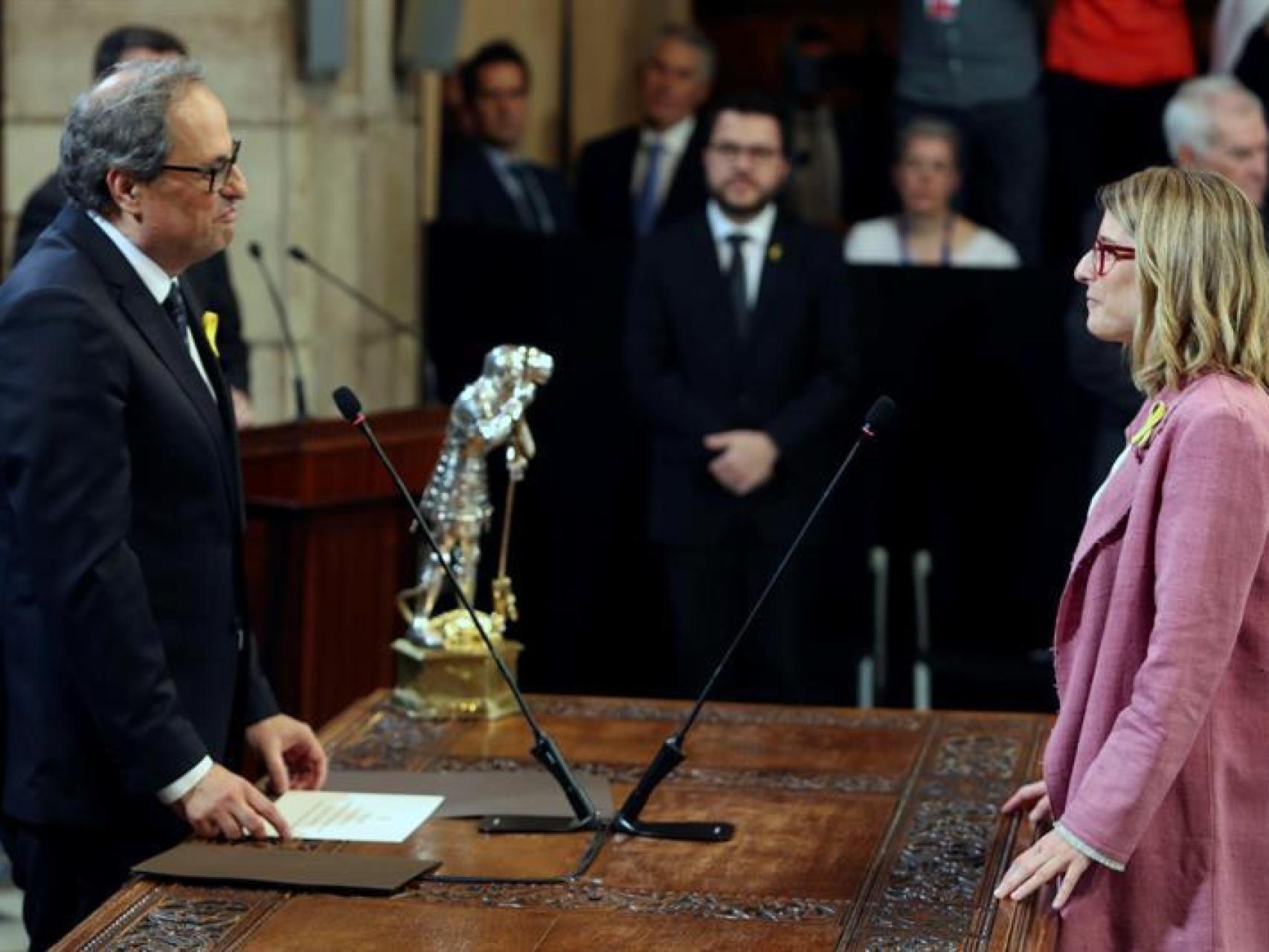 Elsa Artadi promete su cargo frente a Quim Torra.