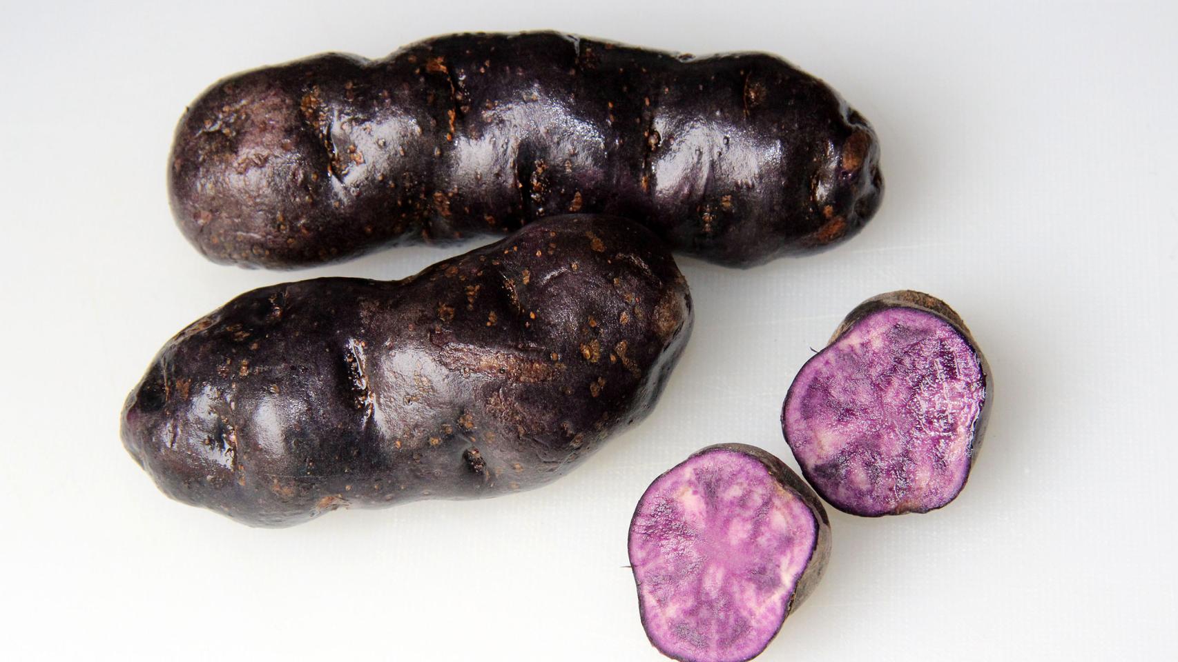 PATATAS VIOLETA, RABANITOS, MANGO Y GRANADA CON SALSA DE YOGUR 01