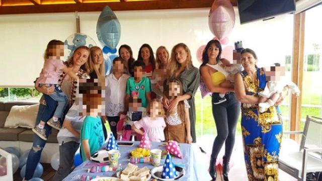 Georgina Rodríguez con familia y amigos en el primer cumpleaños de los mellizos.