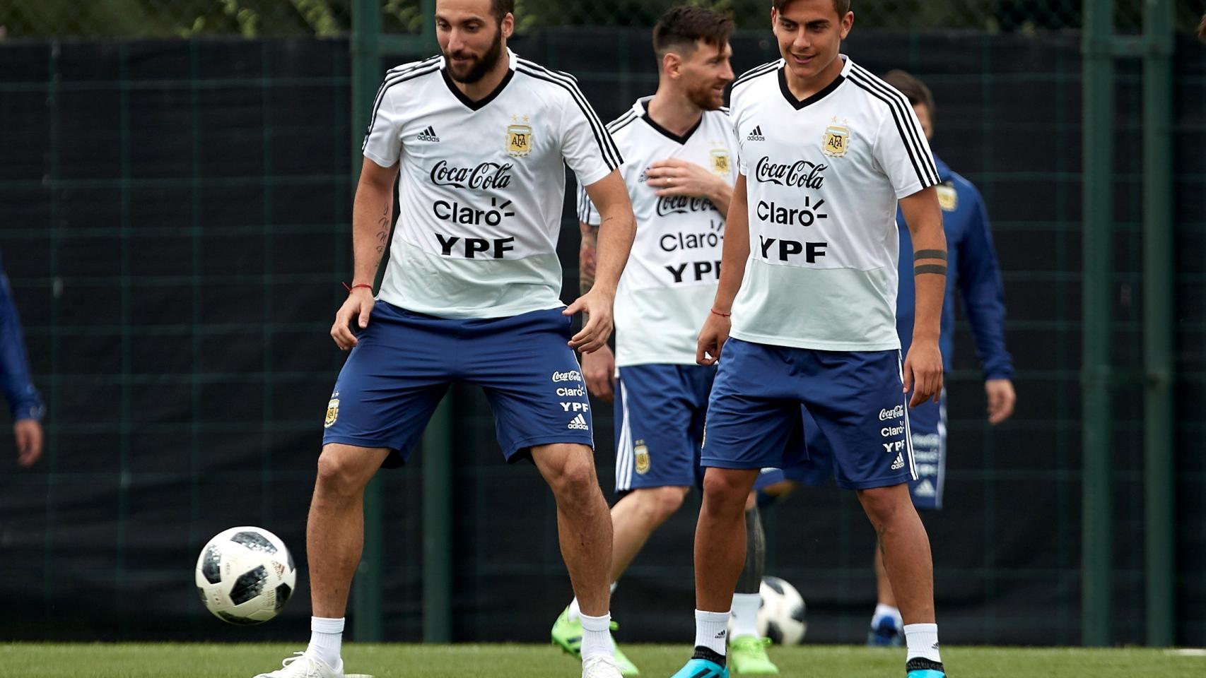 Higuaín durante un entrenamiento en Barcelona con la selección Argentina.