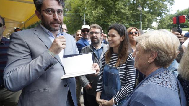 Maxim Huerta visita la Feria del Libro este fin de semana en Madrid.