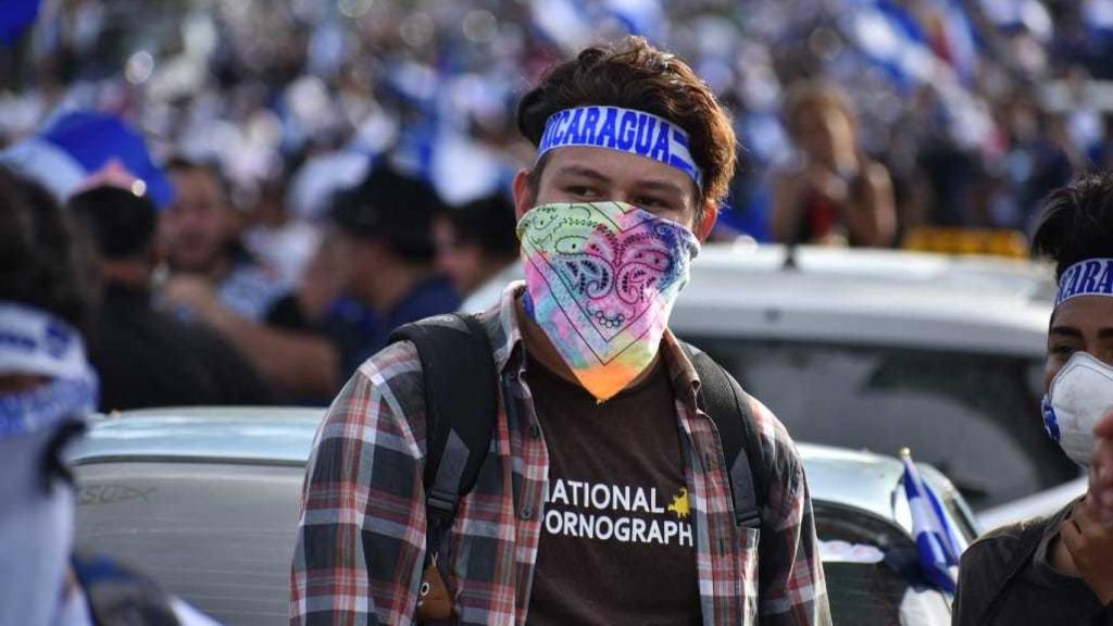 Jonathan Morazán me pidió que le tomara una foto para tenerla de recuerdo. Nunca pensé que cinco minutos después vería cómo recibía un disparo en la cabeza