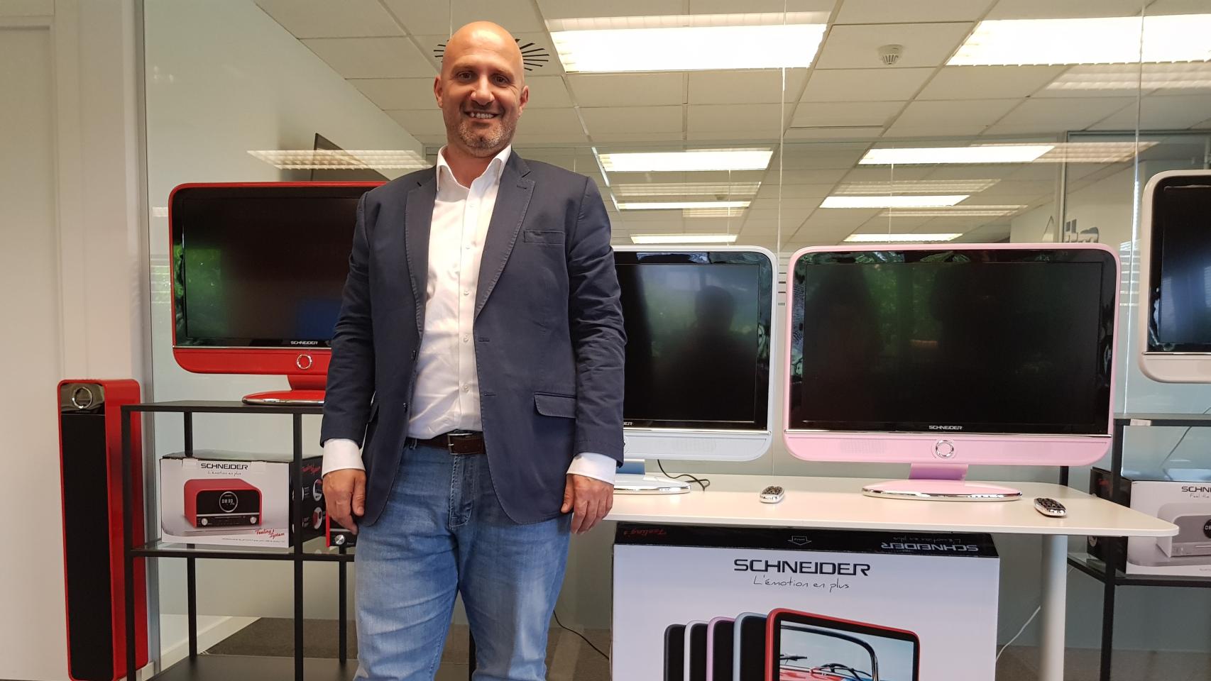 Schneider: cómo intentar derrotar a Samsung o a LG con televisores nostálgicos