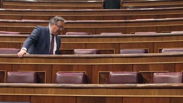 El exministro Zoido busca su nuevo escaño en el Congreso este martes