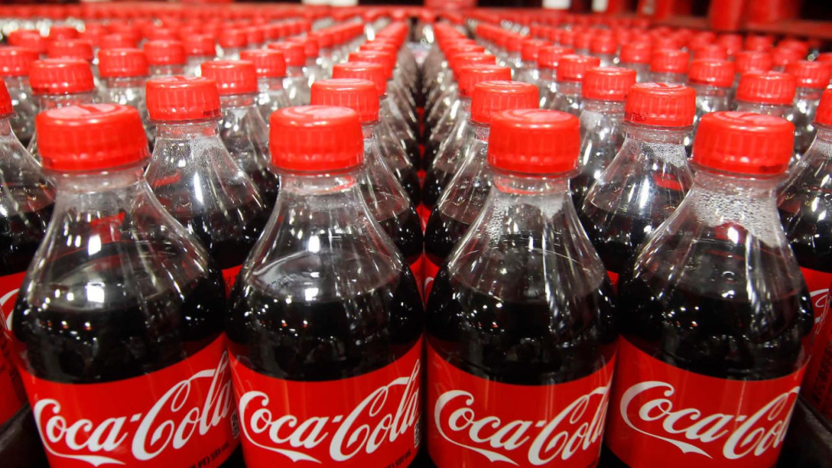 Varias botellas de Coca-Cola.