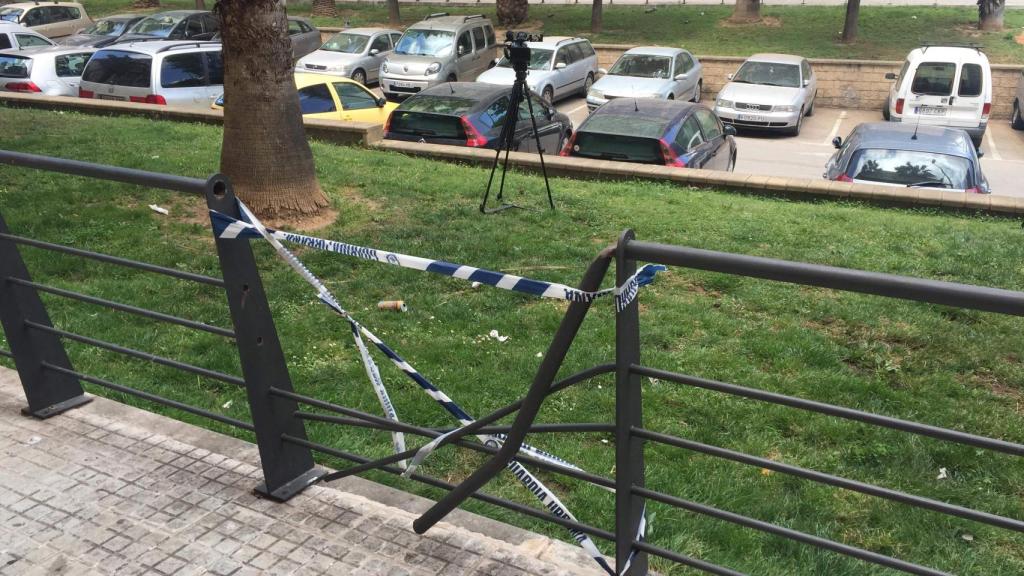 La valla destrozada donde cayó Jordi