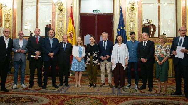 El grupo de diputados que ha trabajado a favor del informe del estatuto.
