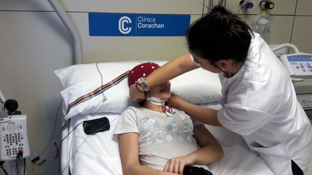 Gorro con electrodos para medir la actividad cerebral