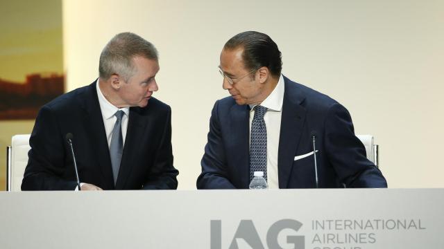 Willie Walsh, consejero delegado de IAG, y Antonio Vázquez, presidente del grupo en un momento de la junta.