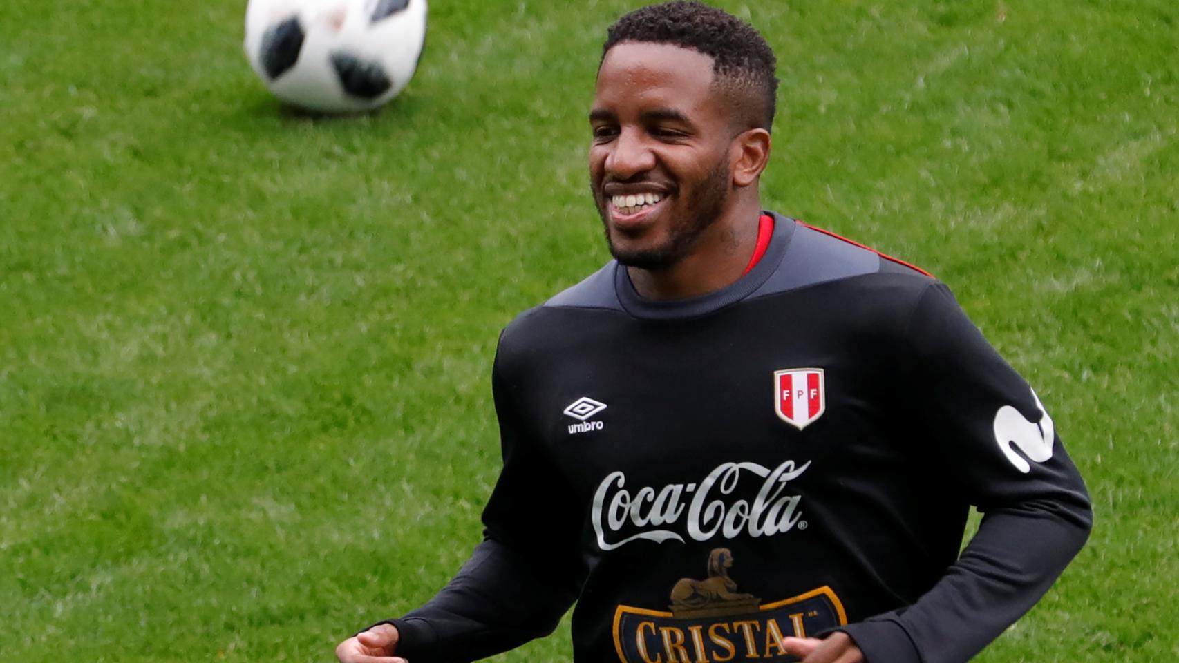 Farfán en pleno entrenamiento con Perú.