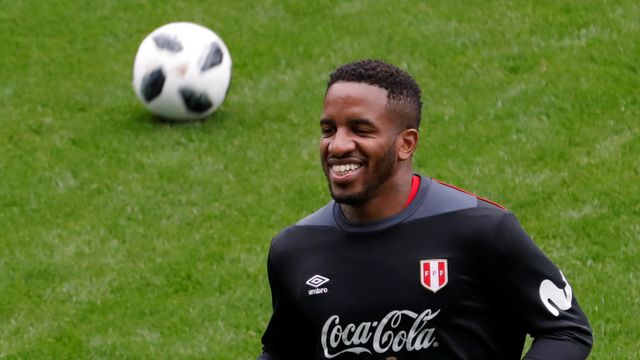 Farfán en pleno entrenamiento con Perú.