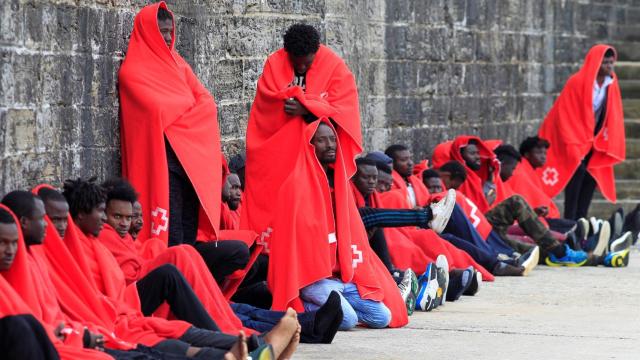 Inmigrantes rescatados en el puerto de Tarifa