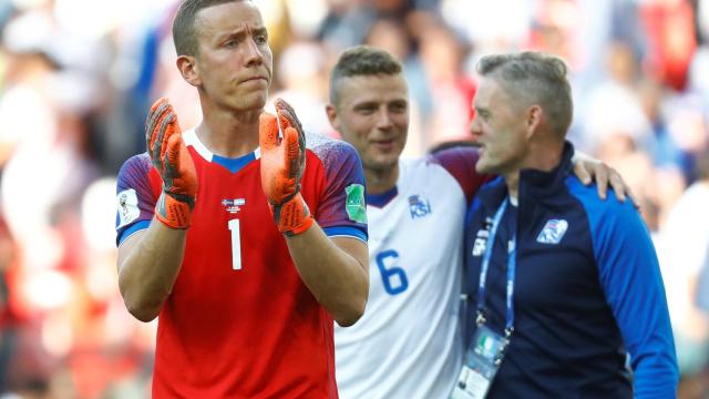Halldorsson celebra el punto conseguido por Islandia.