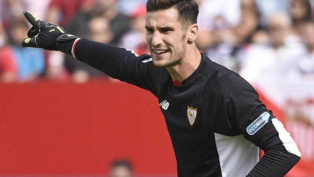 Sergio Rico durante un partido con el Sevilla