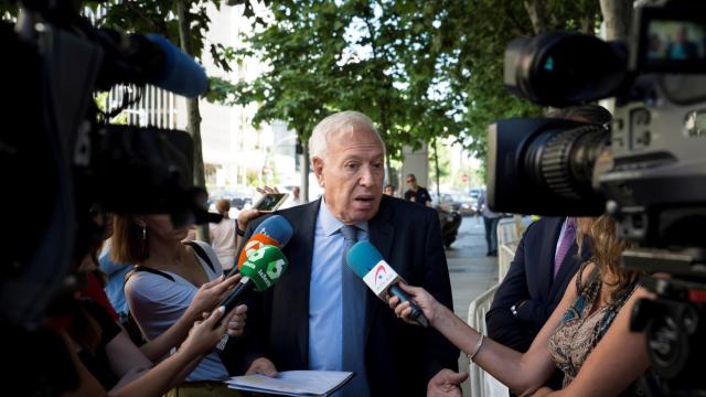 El exministro de Asuntos Exteriores José Manuel García-Margallo, ante las cámaras.