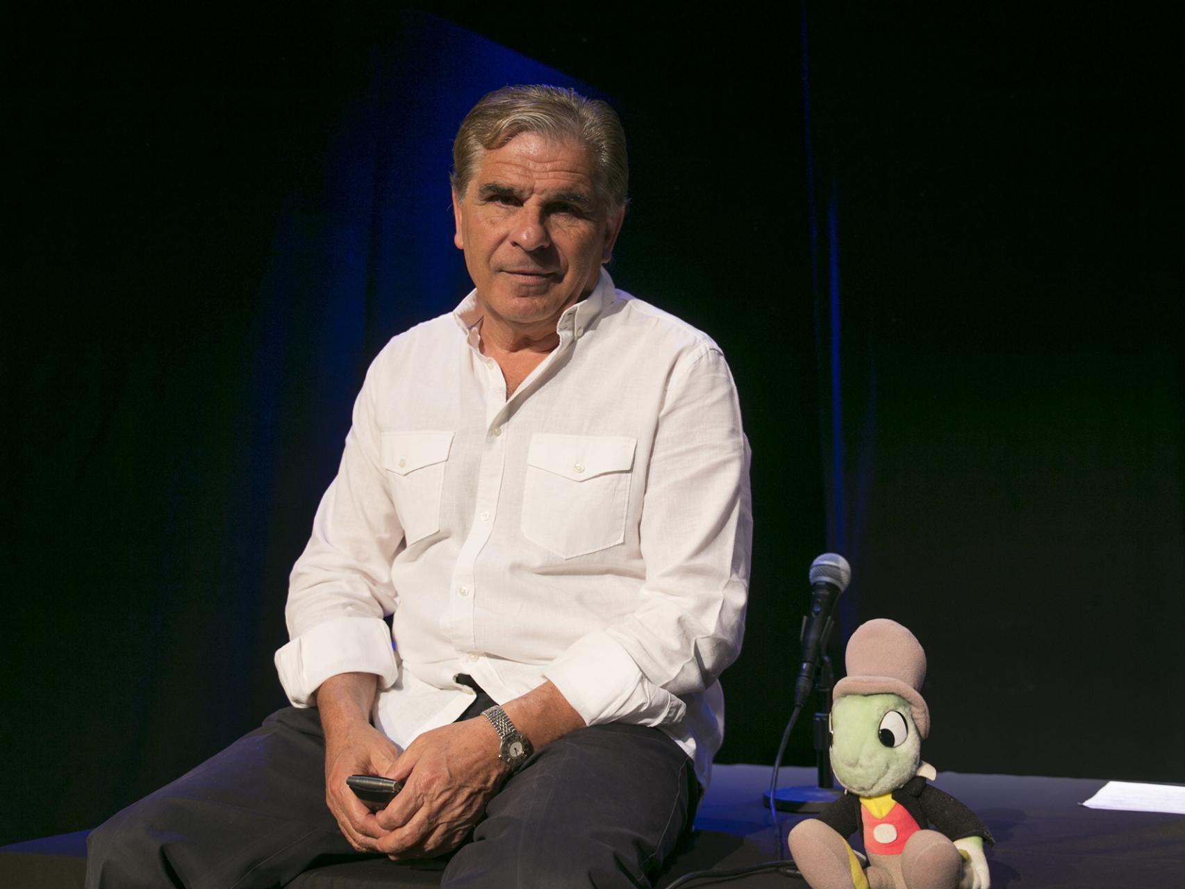 Pedro Ruiz presentando su show Confidencial.