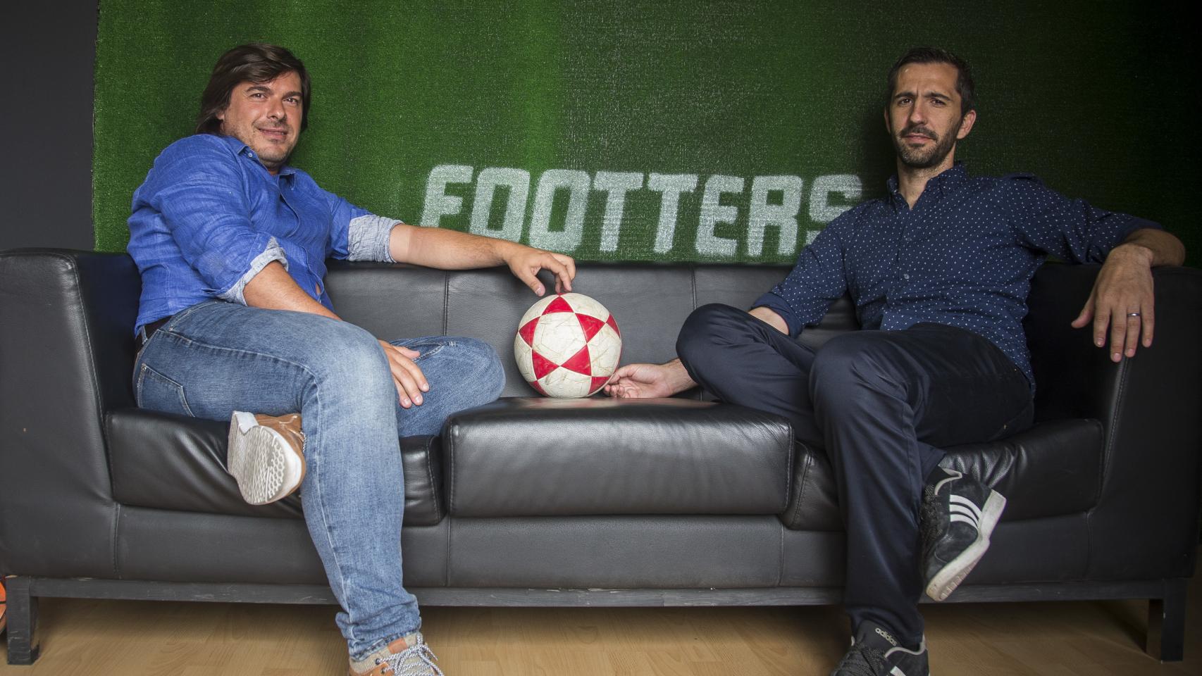 Julio Fariñas, Director General de Footters (izqda) y José Miguel Sánchez, Director de Negocio, en las instalaciones de la empresa en el barrio de Los Remedios (Sevilla).