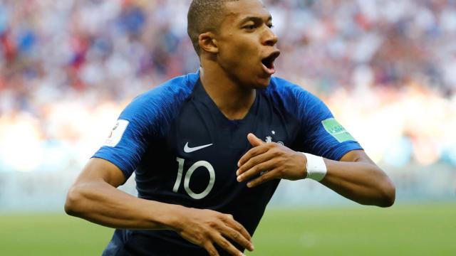 Mbappé celebra su segundo gol con Francia.