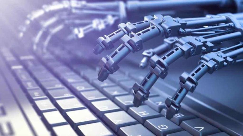 Robot tecleando.