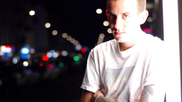 Sergio se va a California a trabajar en las plantaciones de marihuana.