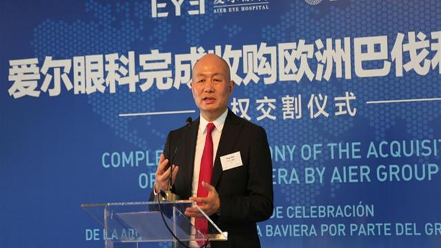 El presidente de Aier Eye Hospital Group, Bang Chen