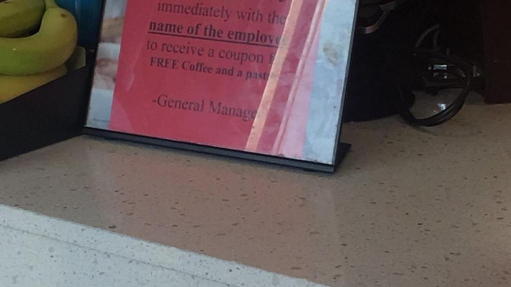 Cartel del establecimiento Dunkin Donuts en Baltimore, Maryland.