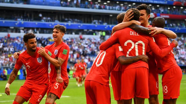 Inglaterra celebra su segundo gol contra Suecia.