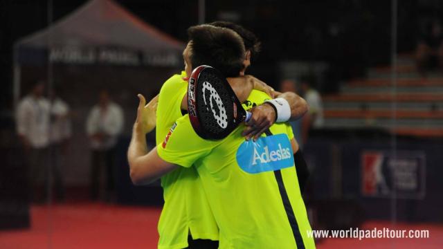 Belasteguín y Lima celebran su victoria.