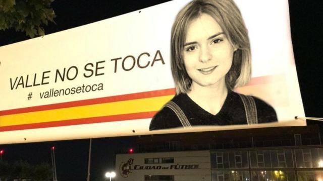 Meme con la pancarta de #ElValleNoSeToca y Valle, el personaje de Compañeros.