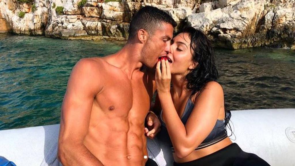 Cristiano Ronaldo y Georgina durante las vacaciones
