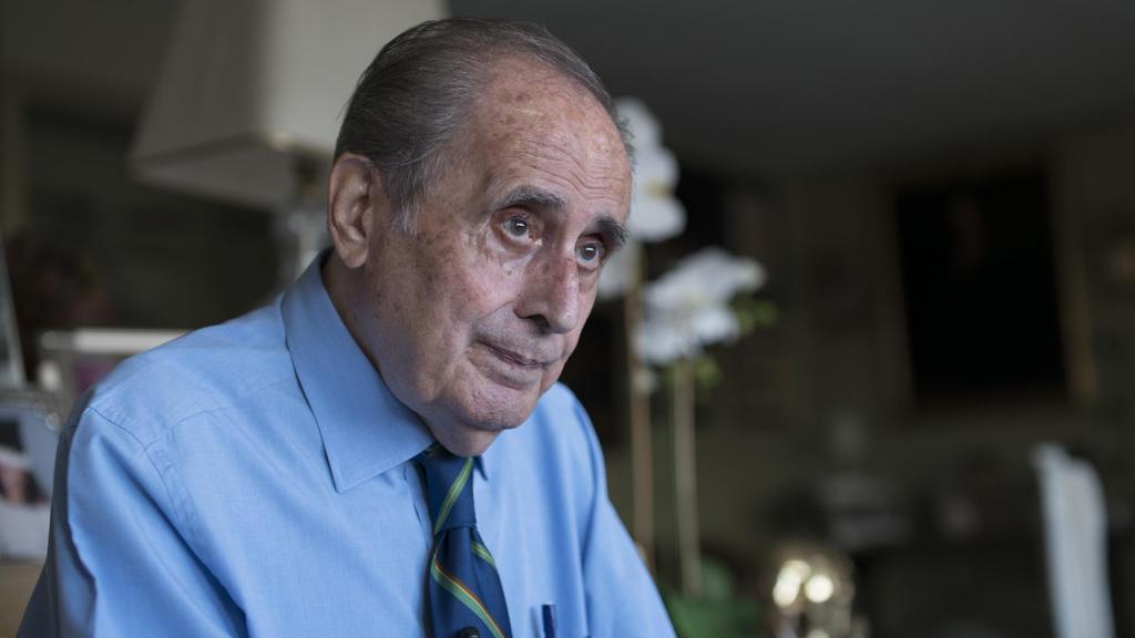 Peñafiel cree que si se reforma la Constitución, habría un referéndum y la monarquía desaparecería.