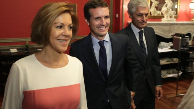 Pablo Casado con María Dolores de Cospedal y Adolfo Suárez Illana.