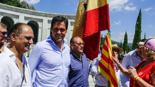 Luis Alfonso de Borbón (c) en el Valle de los Caídos el pasado domingo.