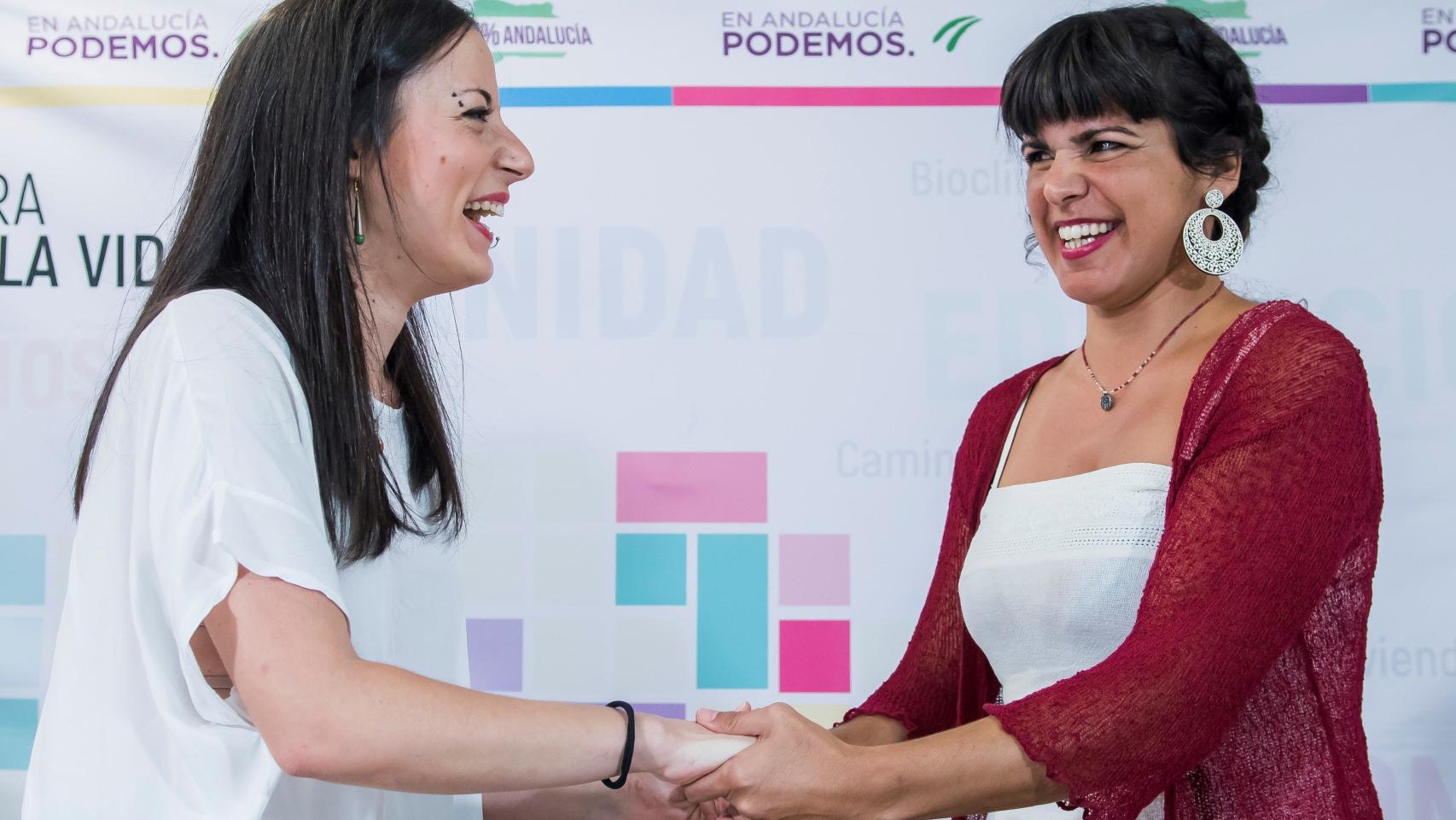 Teresa Rodríguez (d), y la candidata 'pablista', Isabel Franco (i), en una imagen de archivo.
