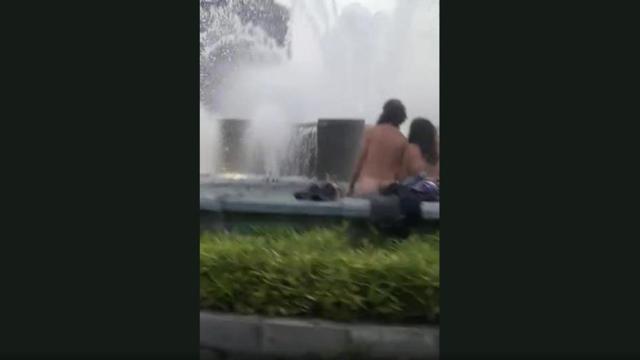 El vídeo del desnudo de la pareja ya se ha hecho viral.