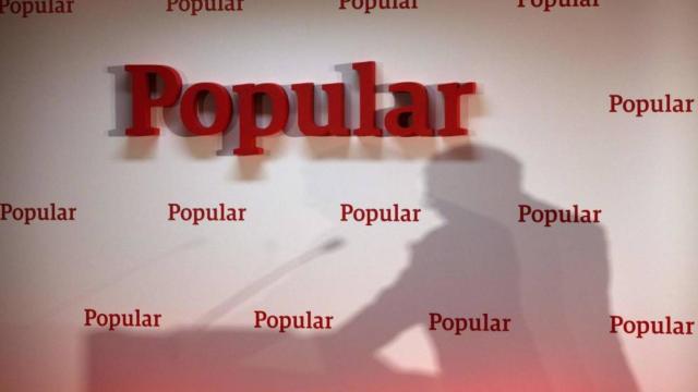 Logotipo del Banco Popular en la antigua sede del banco en la calle Ortega y Gasset de Madrid.