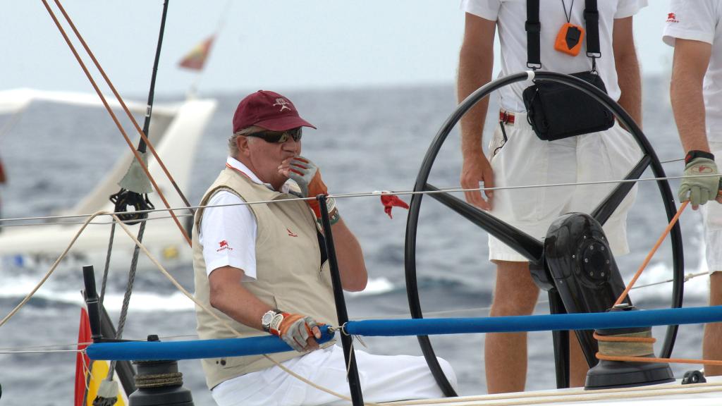 El Rey Emérito, Juan Carlos I, en una regata.