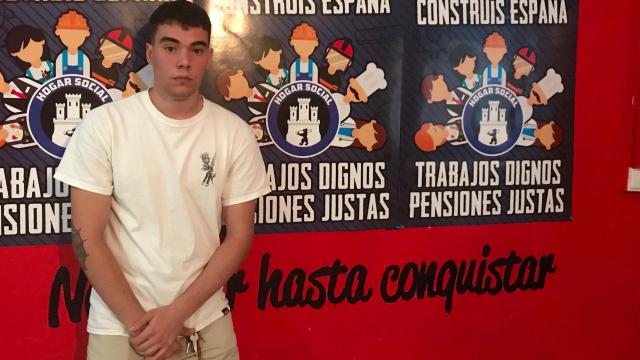 Alfonso, de Hogar Social Granada, en el banco de alimentos de este grupo en la ciudad andaluza.