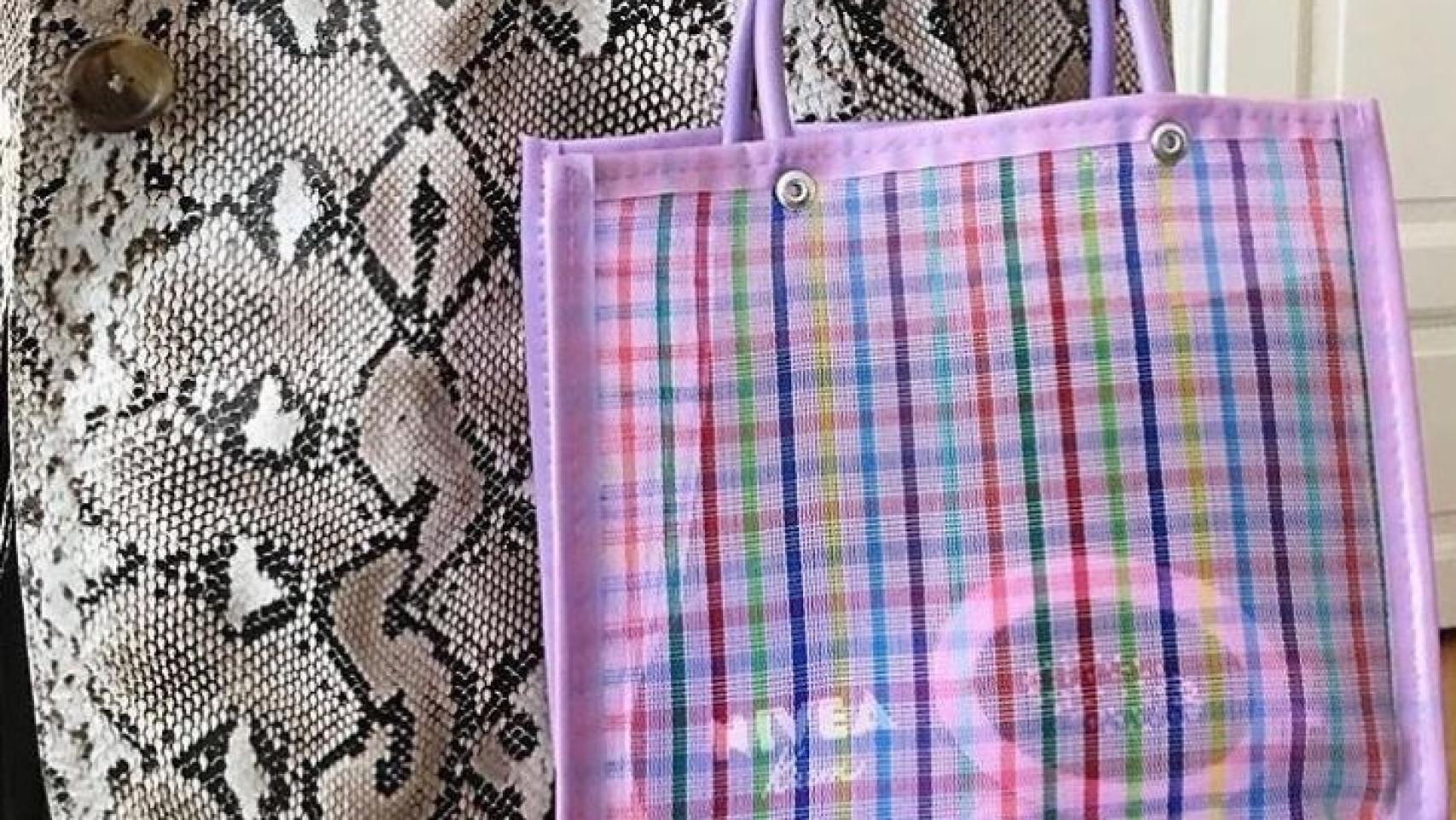 La tendencia 'low cost' de los mini bolsos que triunfa en Instagram