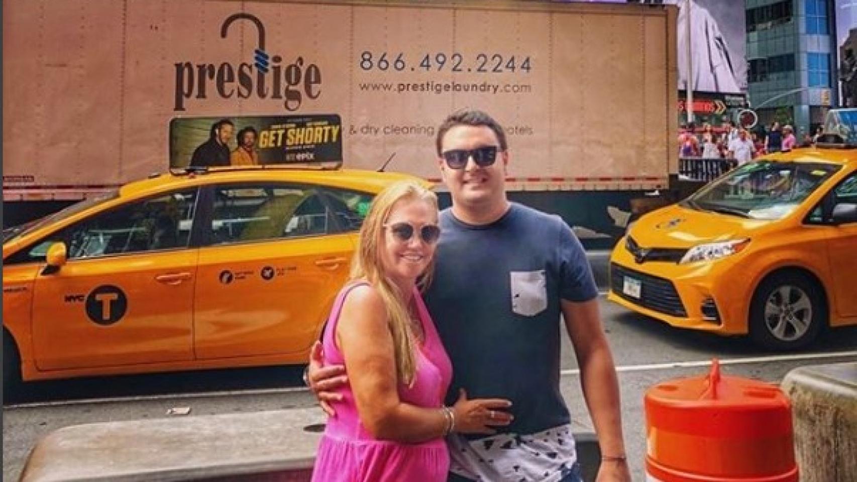 Belén Esteban pasea junto a Miguel por una de las calles más famosas de Nueva York. La colaboradora se encuentra en la ciudad estadounidense donde ha disfrutado de Times Square junto a su amor.