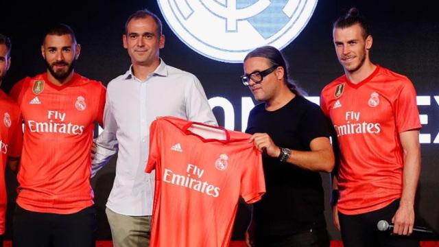 El Real Madrid presenta la equipación roja