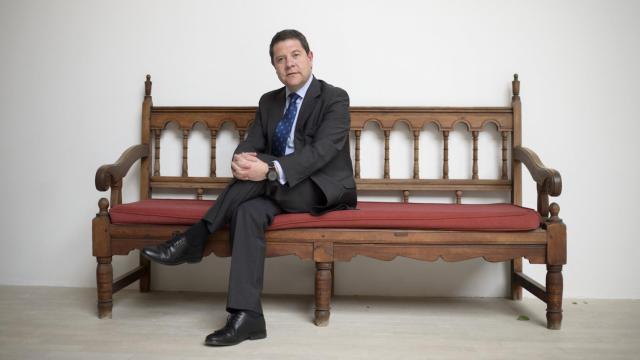 Emiliano García-Page, durante una entrevista con EL ESPAÑOL