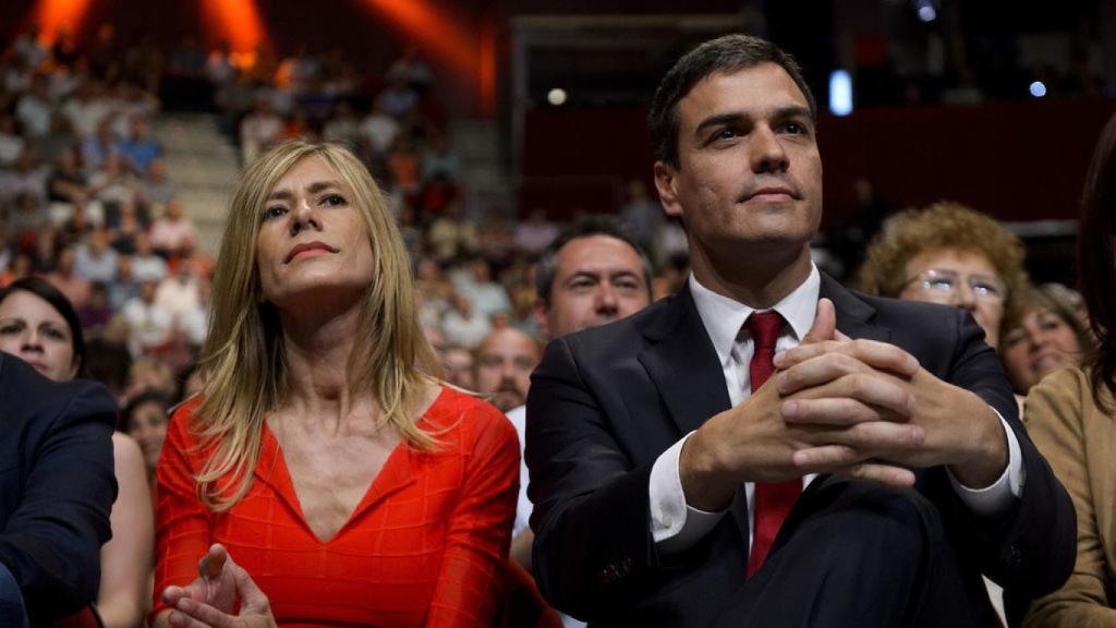 Begoña Gómez y Pedro Sánchez, en el acto de proclamación como candidato del PSOE en 2015