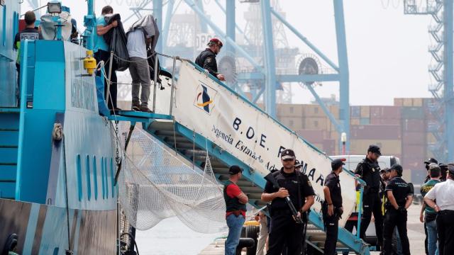 El barco Titán Tercero esta mañana al puerto de Las Palmas de Gran Canaria.