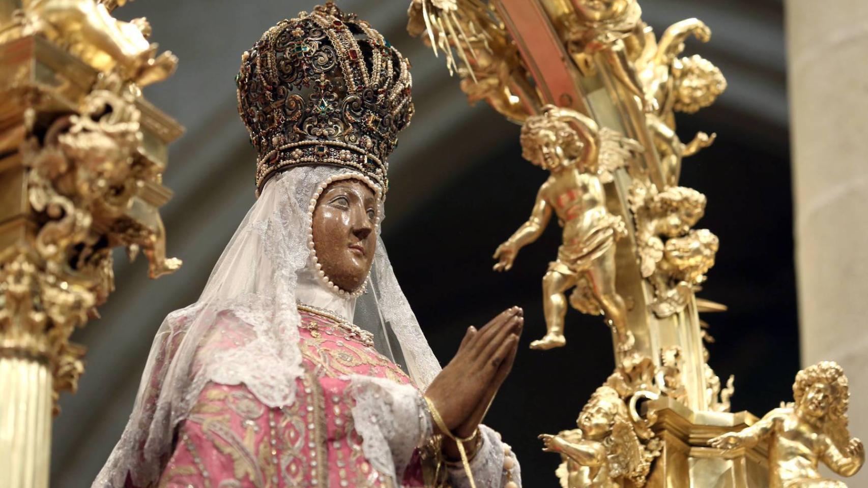 Los botijos del agua de la Virgen vuelven a inundar la Catedral de Toledo 1